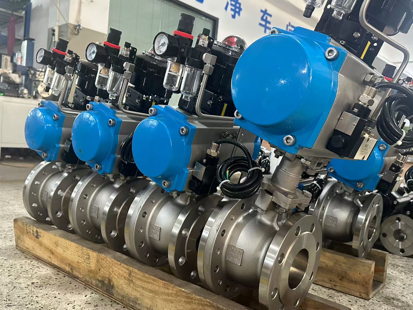 矿浆下料阀门总被颗粒磨损？玮控气动斜杆球阀持久稳定